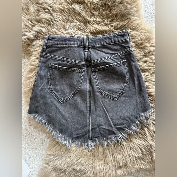 Free People Bailey High Rise Frayed Hem Denim Mini Skirt size 24 Black - Picture 2 of 3